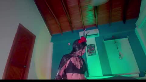 ariana_whitee online show from 10/31/25, 04:57