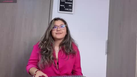 Snapshot of arianablake_11 chatting on 12/13/25, 09:42 Ariana online show from 12/13/25, 09:42