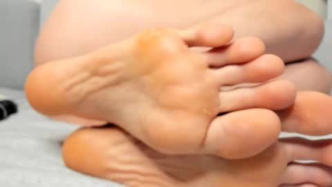 Snapshot of arianaonfire chatting on 10/27/25, 02:48 Ariana Steven online show from 10/27/25, 02:48