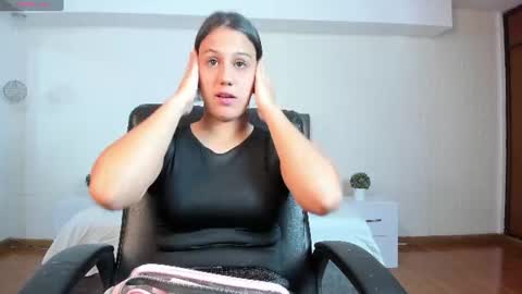 Snapshot of arianarouse_ chatting on 06/16/26, 07:49 arianarouse online show from 06/16/26, 07:49
