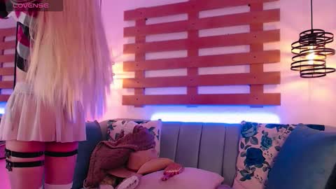 Ari  online show from 10/04/25, 01:42