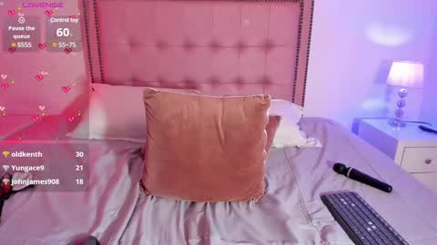 Snapshot of arianna_daviss chatting on 12/30/24, 05:15 online show from 12/30/24, 05:15