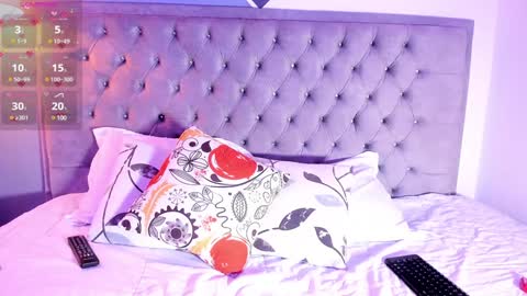 Snapshot of arianna_daviss chatting on 01/08/25, 07:56 online show from 01/08/25, 07:56