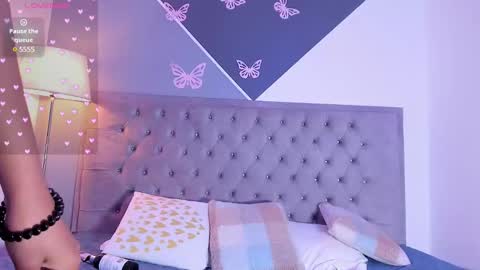 Snapshot of arianna_daviss chatting on 01/26/25, 04:20 online show from 01/26/25, 04:20