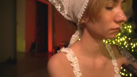 Snapshot of arianna_richi chatting on 12/22/24, 05:23 Olivka online show from 12/22/24, 05:23