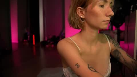 Snapshot of arianna_richi chatting on 03/08/25, 08:33 Olivka online show from 03/08/25, 08:33