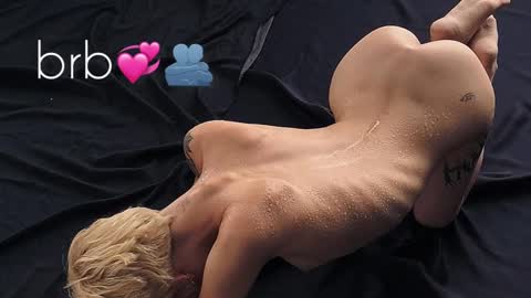 Snapshot of arianna_richi chatting on 03/11/25, 06:00 Olivka online show from 03/11/25, 06:00