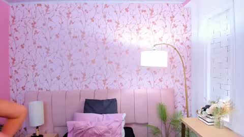 Snapshot of ariannaliss chatting on 10/31/25, 12:06 Arianna online show from 10/31/25, 12:06