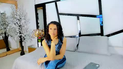 Snapshot of ariannarussell1 chatting on 07/23/26, 03:54 ariannarussell1 online show from 07/23/26, 03:54