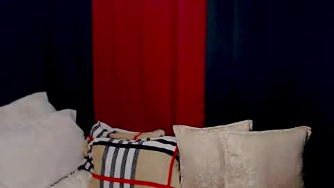 Snapshot of arianne_xoxo777 chatting on 10/27/25, 05:22 ARIANNE CUMS online show from 10/27/25, 05:22