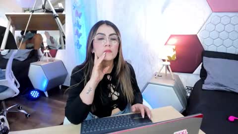 aria online show from 05/23/26, 04:44