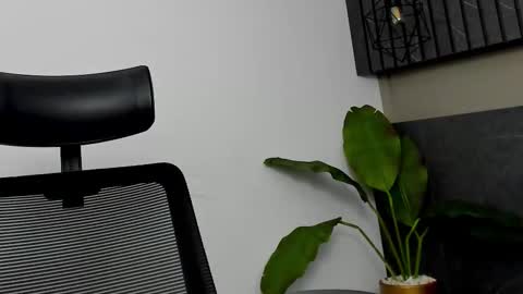 Snapshot of ariasaadeh chatting on 09/11/25, 12:05 ariasaadeh online show from 09/11/25, 12:05