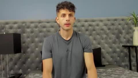 Snapshot of ariasaadeh chatting on 10/21/25, 12:17 ariasaadeh online show from 10/21/25, 12:17