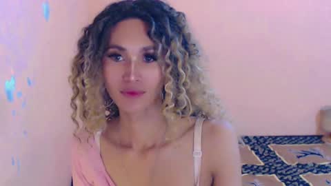 Snapshot of ariba_aribats chatting on 12/23/24, 05:17 VAL online show from 12/23/24, 05:17