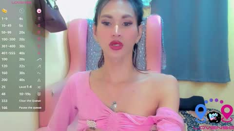 Snapshot of ariba_aribats chatting on 12/17/25, 02:06 VAL online show from 12/17/25, 02:06