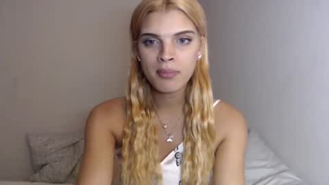 Snapshot of aridabratzdoll chatting on 09/26/25, 05:17 La Bratz Doll online show from 09/26/25, 05:17