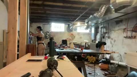 Ariel online show from 10/15/25, 07:58
