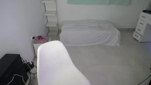 daniella online show from 03/01/25, 02:04