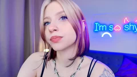 Ariel online show from 11/25/25, 01:55