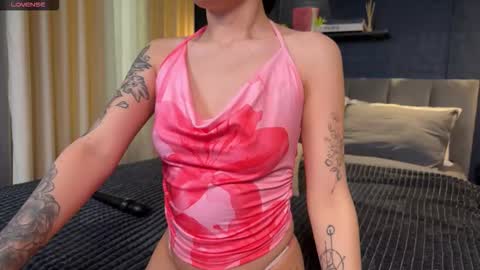 Snapshot of arielfrey chatting on 11/13/25, 07:40 My name is Ariel and ITS MY FIRST DAY online show from 11/13/25, 07:40