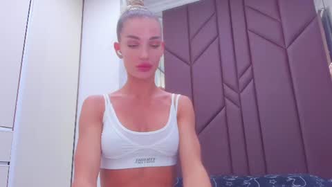 Snapshot of ariellablonde chatting on 06/09/26, 09:04 AriellaBlonde online show from 06/09/26, 09:04