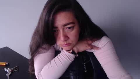 Snapshot of arielle_ninon chatting on 12/03/24, 07:33 Arielle online show from 12/03/24, 07:33