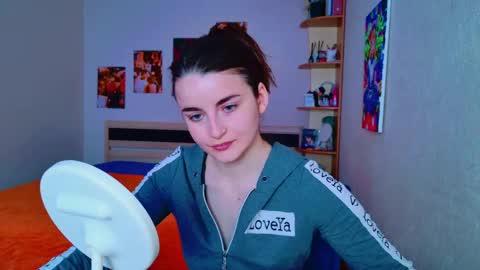 Snapshot of arielstonks_lovee chatting on 03/04/25, 06:04 arielstonks_lovee online show from 03/04/25, 06:04