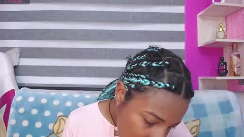 Snapshot of arietta_ chatting on 12/14/25, 12:21 ARIETTA online show from 12/14/25, 12:21