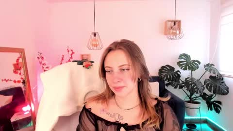 Snapshot of arii_1010_ chatting on 12/16/24, 07:43 Ari online show from 12/16/24, 07:43