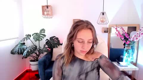 Snapshot of arii_1010_ chatting on 01/10/25, 07:32 Ari online show from 01/10/25, 07:32