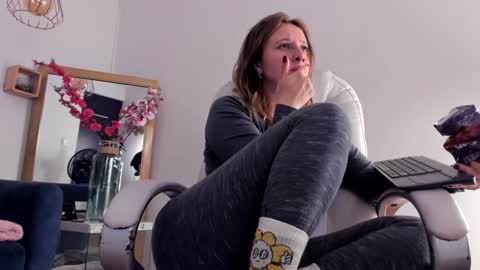 Snapshot of arii_1010_ chatting on 01/30/25, 10:51 Ari online show from 01/30/25, 10:51