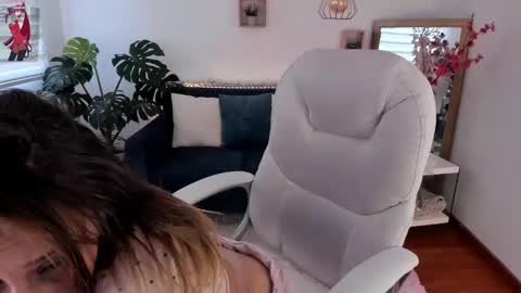 Snapshot of arii_1010_ chatting on 02/26/25, 07:38 Ari online show from 02/26/25, 07:38