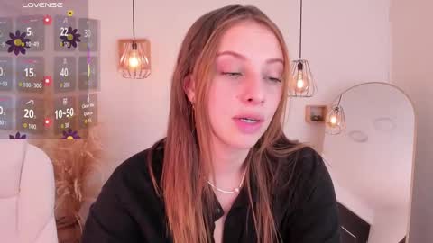 Snapshot of arii_1010_ chatting on 10/08/25, 09:34 Ari online show from 10/08/25, 09:34