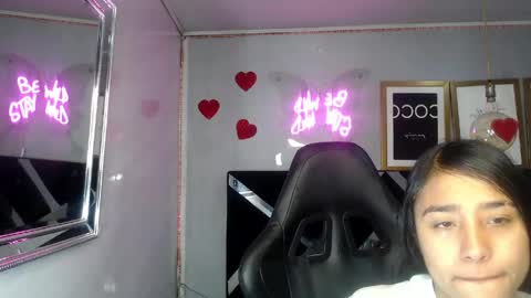 Snapshot of arimeraki_v chatting on 05/26/26, 02:51 Hi Stream 1000pm to 600am online show from 05/26/26, 02:51