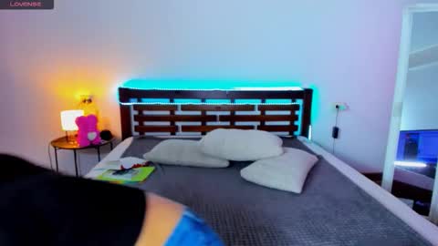 Snapshot of arinawinss chatting on 09/15/25, 06:02 Ari online show from 09/15/25, 06:02