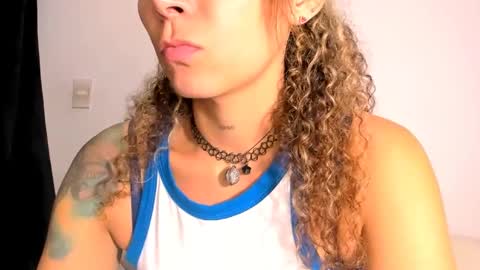 Snapshot of arisha_fox chatting on 12/09/24, 02:02 Erik online show from 12/09/24, 02:02