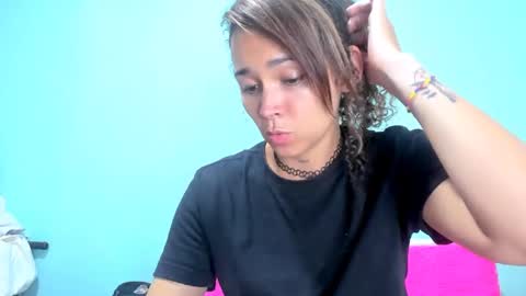 Snapshot of arisha_fox chatting on 01/21/25, 08:11 Erik online show from 01/21/25, 08:11