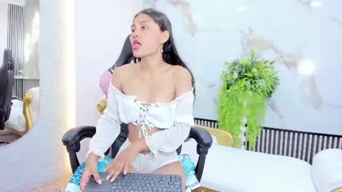 Snapshot of aristena_wow chatting on 07/12/26, 06:32 A R I S online show from 07/12/26, 06:32