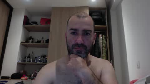 Snapshot of aristi11 chatting on 10/10/25, 04:00 aristi11 online show from 10/10/25, 04:00