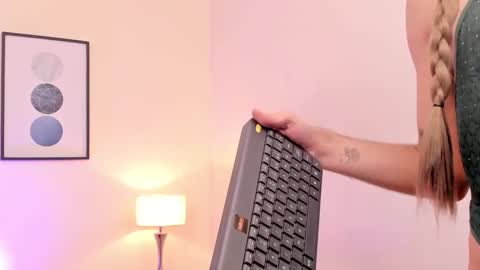   Nice to meet you  thumb up me please its important I  LOOK MY BIO DOWN online show from 02/12/26, 04:07