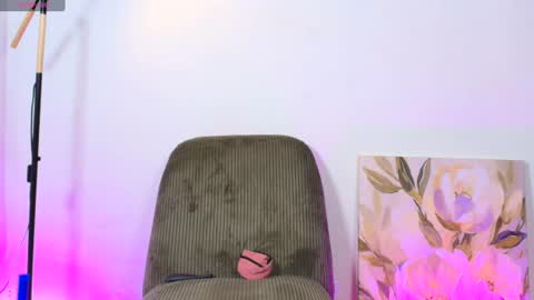 Snapshot of arivega chatting on 07/20/26, 10:39 Nice to meet you thumb up me please its important I LOOK MY BIO DOWN online show from 07/20/26, 10:39