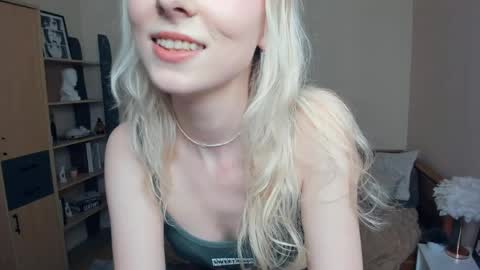 Snapshot of arlavitullo chatting on 05/28/26, 08:33 Emily online show from 05/28/26, 08:33