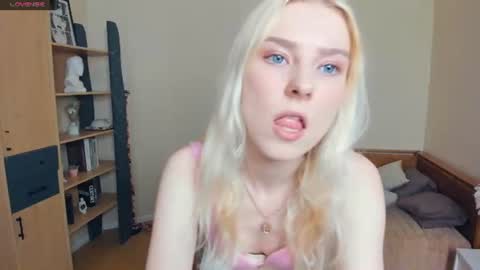 Snapshot of arlavitullo chatting on 06/16/26, 07:00 Emily online show from 06/16/26, 07:00