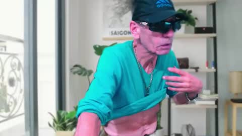 Snapshot of armaduradeacero chatting on 10/02/25, 09:38 armaduradeacero online show from 10/02/25, 09:38