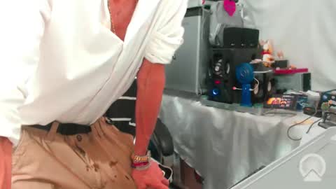 Snapshot of armaduradeacero chatting on 10/24/25, 03:25 armaduradeacero online show from 10/24/25, 03:25