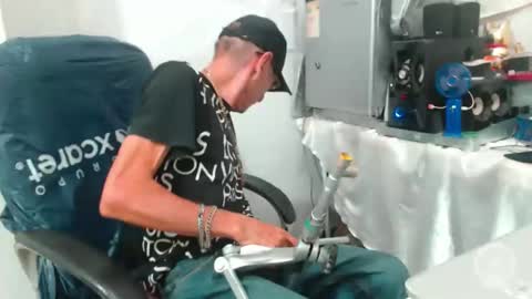 Snapshot of armaduradeacero chatting on 10/26/25, 09:48 armaduradeacero online show from 10/26/25, 09:48