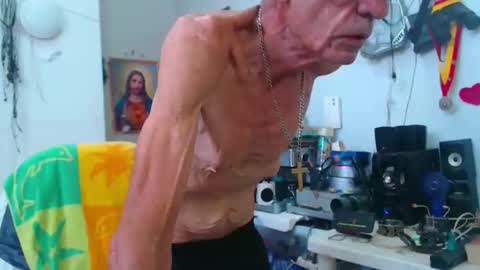 Snapshot of armaduradeacero chatting on 11/18/25, 06:45 armaduradeacero online show from 11/18/25, 06:45