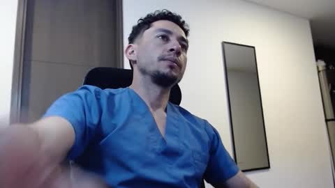 Snapshot of armand_05 chatting on 01/05/26, 11:30 Armand online show from 01/05/26, 11:30