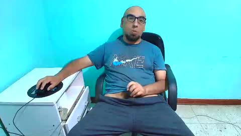 arnelux72 online show from 09/28/25, 05:13