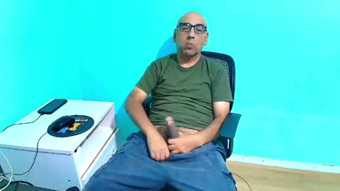 arnelux72 online show from 04/19/26, 05:29